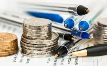 Quelle est la particularité d'une plateforme digitale spécialisée dans la finance ?